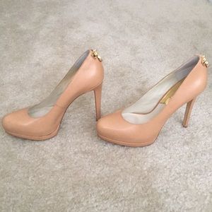 Tan Michael Kors Pumps